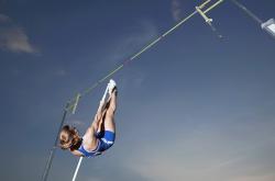 爆冷引发热议！，塔图姆在巴塞罗那比赛中险胜上演精彩一战